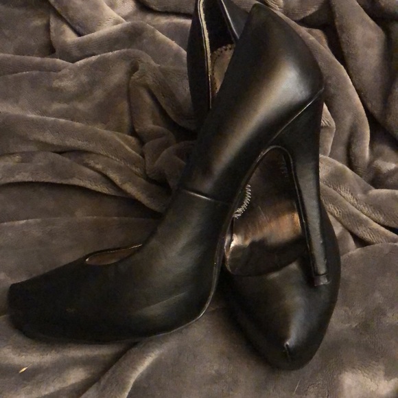 Black high heels 4 inch. Patten leather look. Like new - Picture 3 of 8